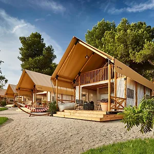 Arena One 99 Glamping Village de vacances